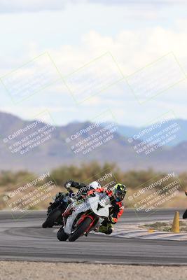 media/Nov-16-2025-Race Pace (Sun) [[8c5fa54630]]/Non Verified Riders (1st 20 Minutes)/5-Turn 15 (110pm)/